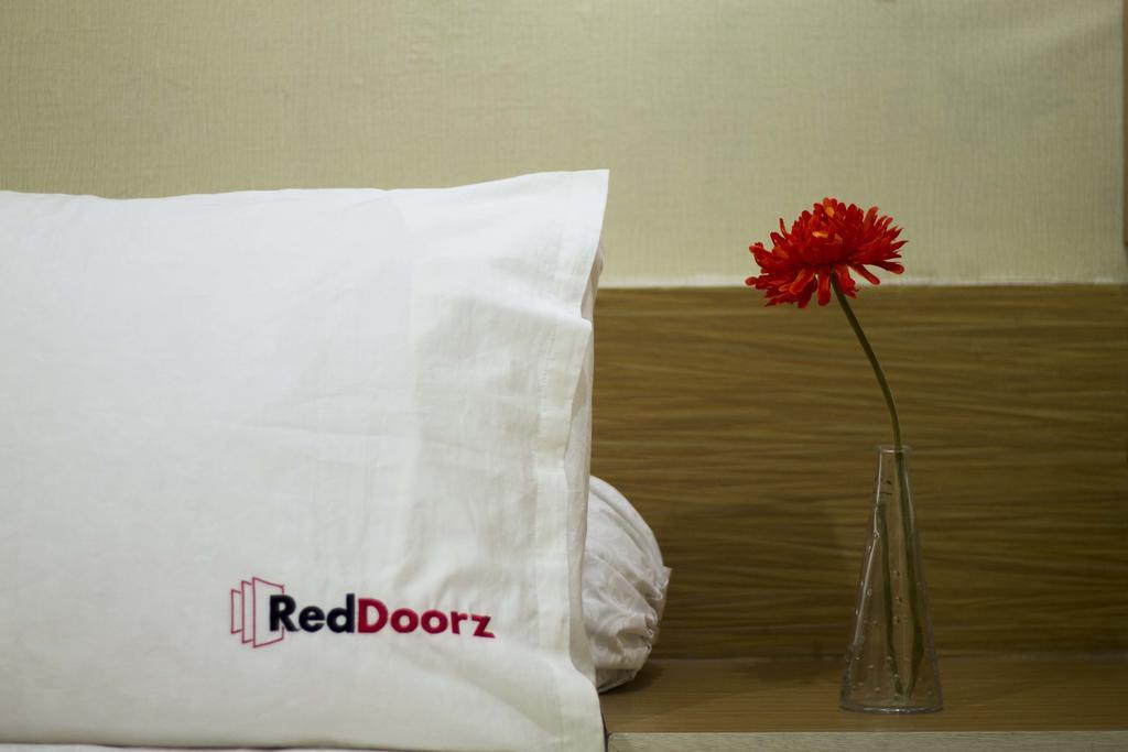 Reddoorz Near Tegalega Park Hotel Бандунг Екстериор снимка